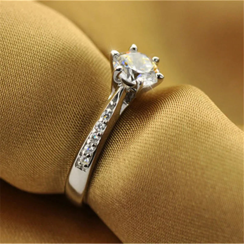 Anillo CC para Mujer  Plata Chapada con Circonita Cúbica Redonda para Boda y Compromiso