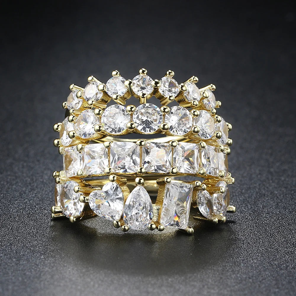 Anillo Apilable Minimalista para Mujer Diseño Geométrico en Oro con Circonita